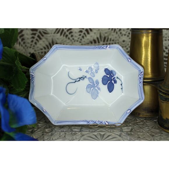 Andre Richard Hand Painted Japan Blue Garden Floral Porcelain Soap Dish - Picture 1 of 3
